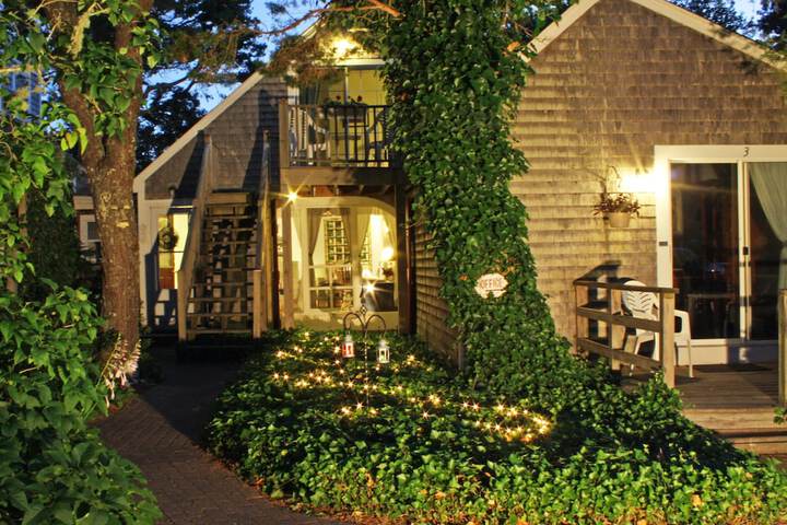 Allen Harbor Breeze Inn & Gardens