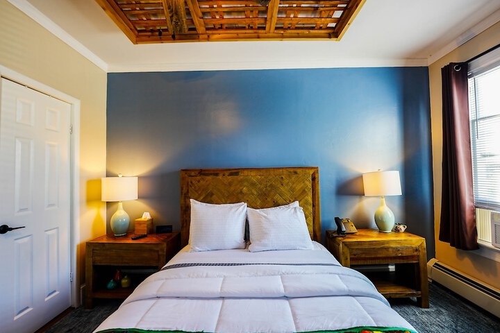 Room 33 of 60
