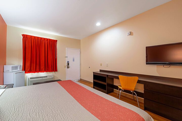 Motel 6 Rhome TX