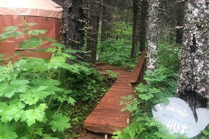 Nauti Otter Inn and Yurt Village