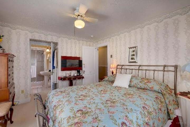 Room 15 of 36