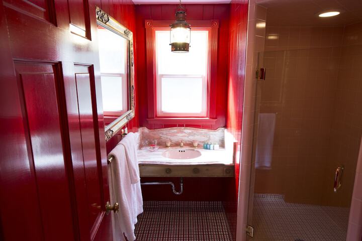 Room 222 of 461