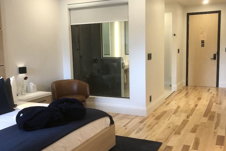 Room 4 of 110