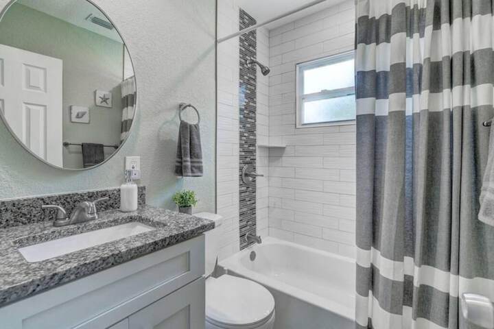 Heated Pool Close to St. Pete Tampa Pet Friendly