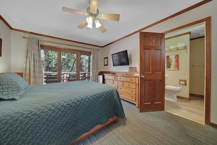 Room 32 of 65