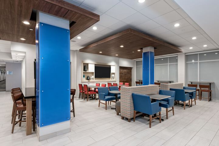 Holiday Inn Express & Suites Bryan - College Station by IHG