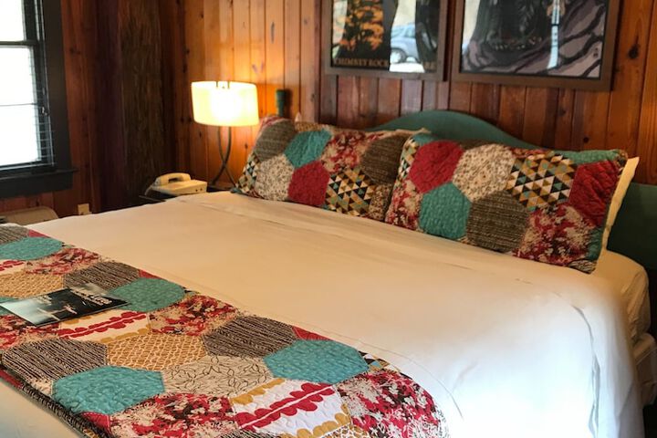 The Riverside Lodge at Chimney Rock