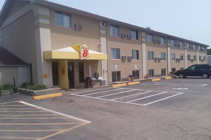 Super 8 by Wyndham Watertown