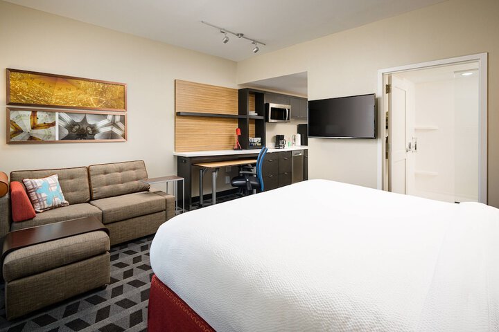 Room 17 of 33