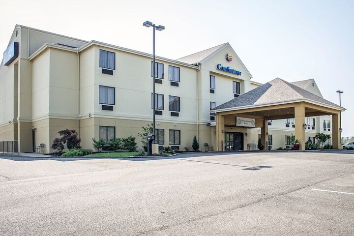 Hotel Exterior 34 of 34