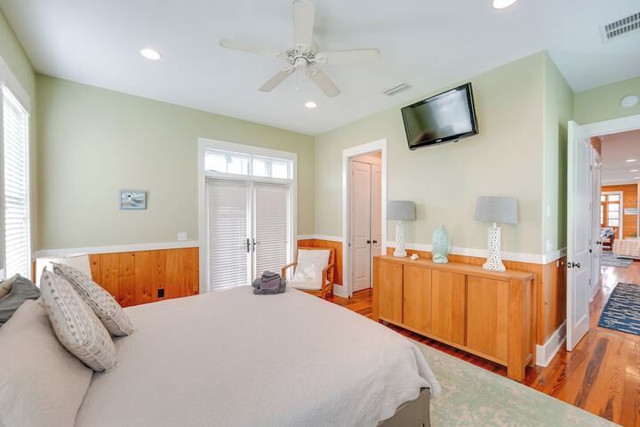 Beach & Pool Access: Peaceful St. Teresa House