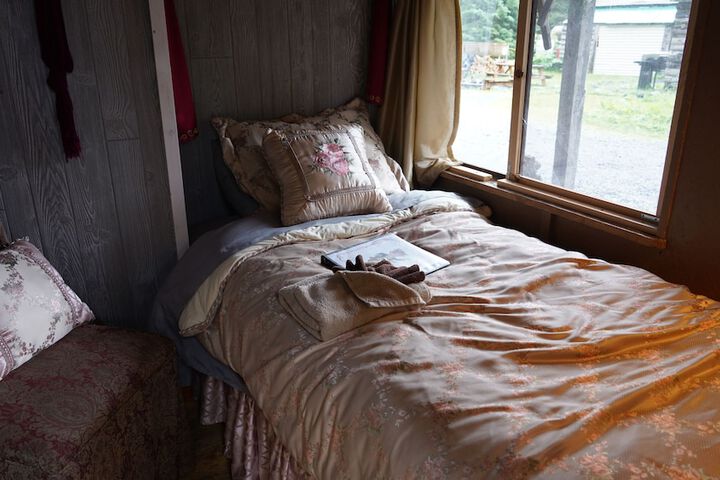 Nauti Otter Inn and Yurt Village