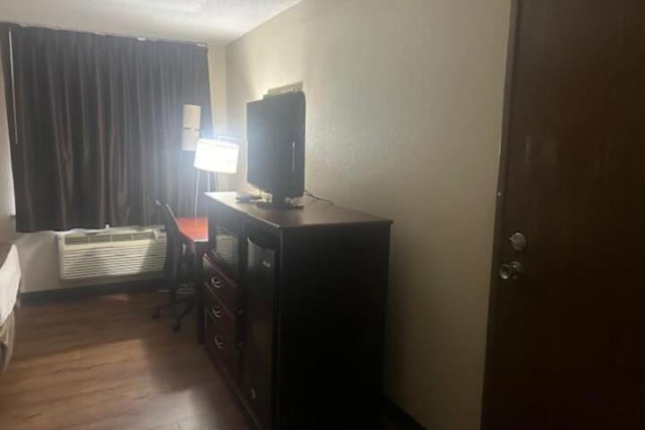 Baymont by Wyndham Battle Creek / I-94