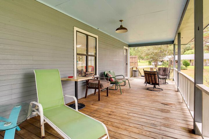Doyline Cottage w / Large Porch & Lake Access!