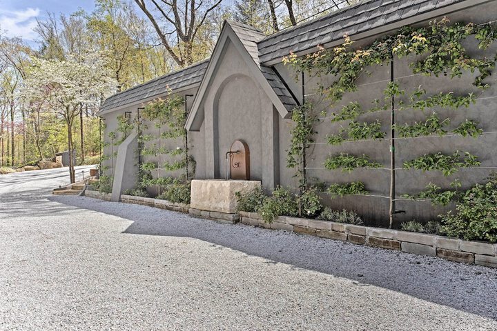 Enchanting Tryon Home w / Hot Tub 14 Mi to Tiec!