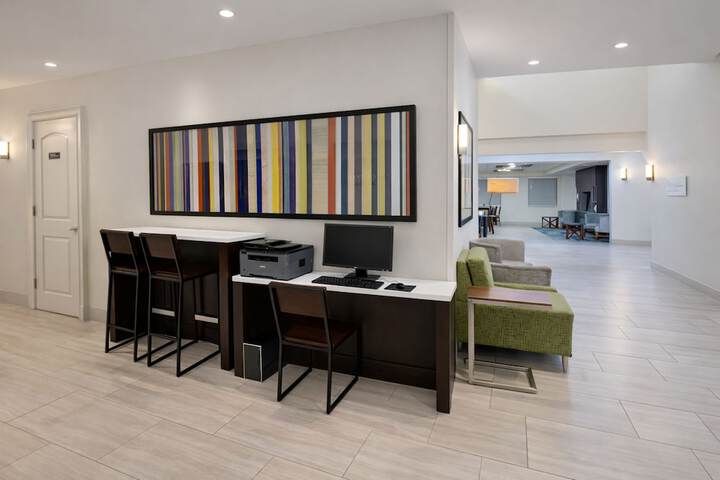 Holiday Inn Express & Suites Winner by IHG