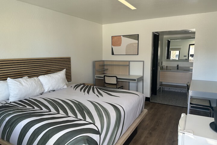 Room 15 of 32