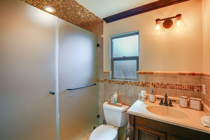 Spacious Fullerton Villa w / Private Pool & Hot Tub