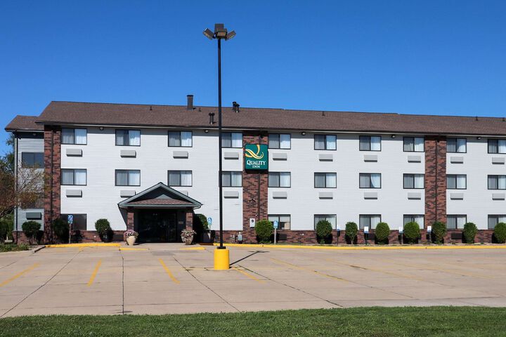 Quality Inn & Suites Bloomington I-55 and I-74