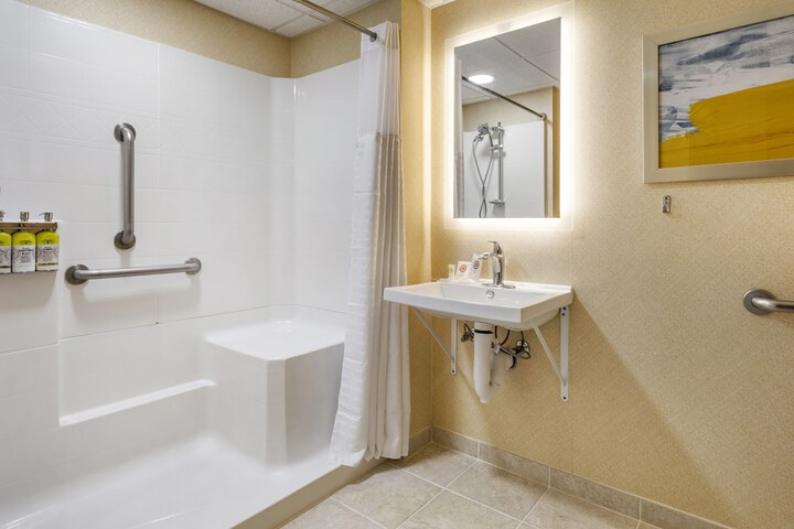 Room 8 of 22