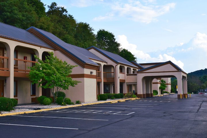 Hotel 4 of 72