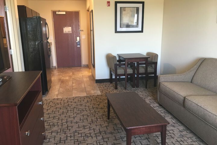 Cobblestone Hotel & Suites - Paxton