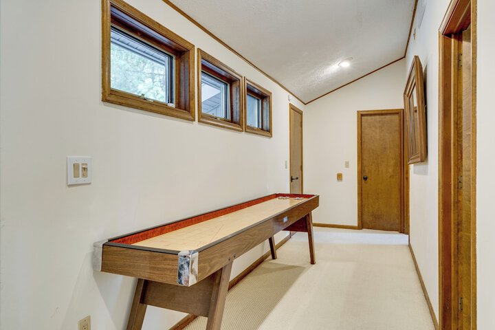 Luxe Poconos Pines Home w / Beach + Amenities!