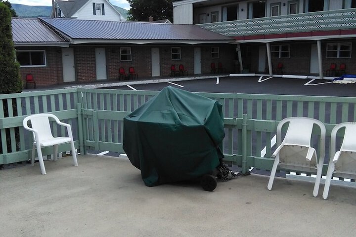 Northern Peaks Motor Inn