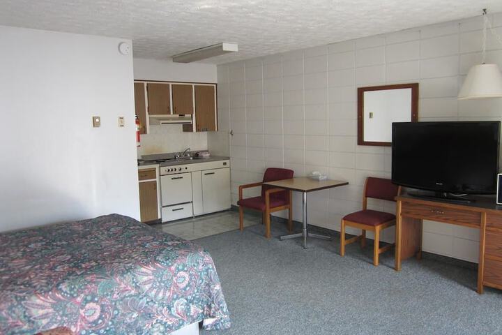 Room 10 of 18