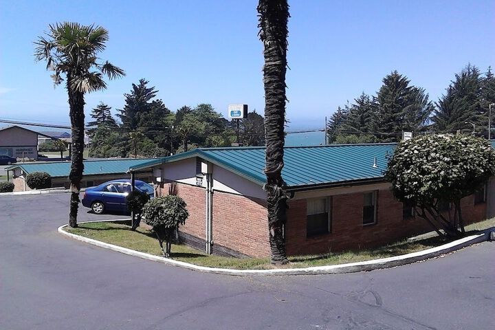 Blue Coast Inn and Suites