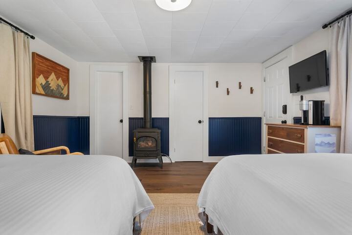The Aurora Inn & Cottages