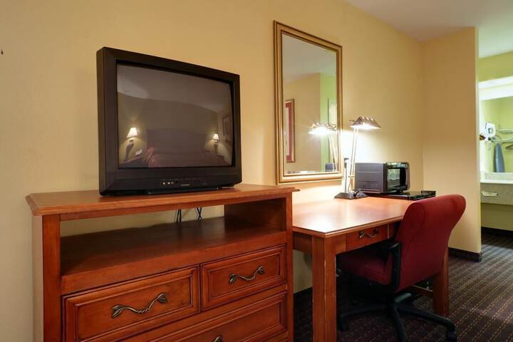 Room 27 of 33