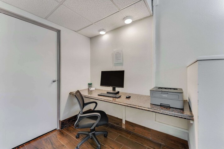 Business Center 29 of 29
