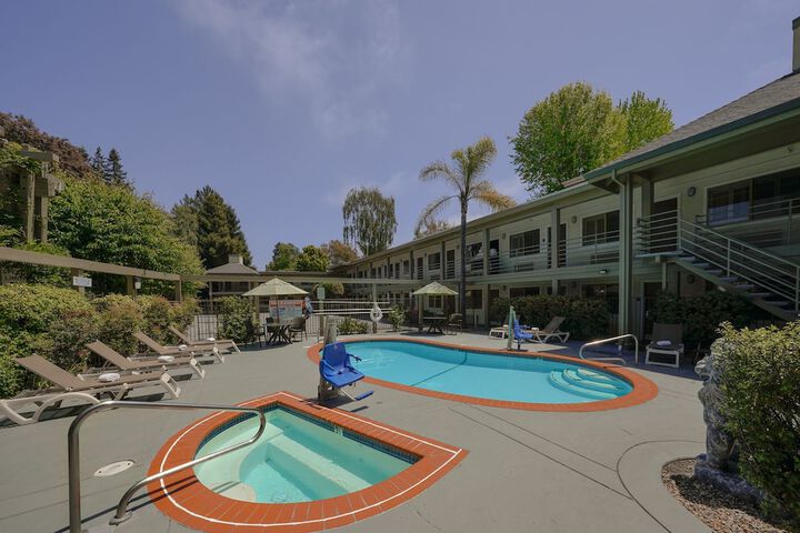Pool 10 of 65