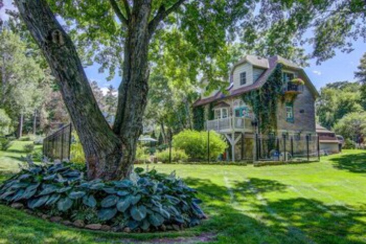 James Mulvey Carriage House Inn