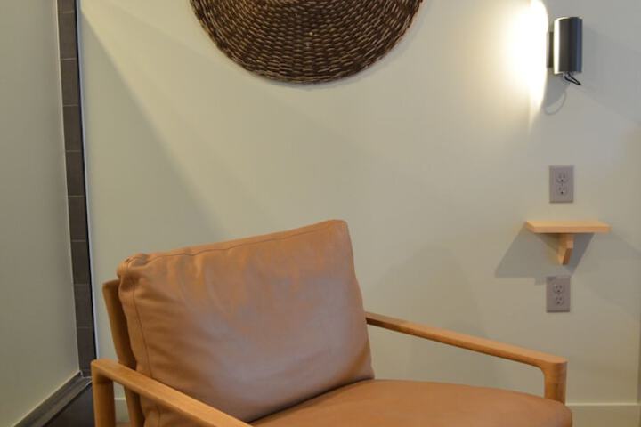 Stonebreaker Hotel