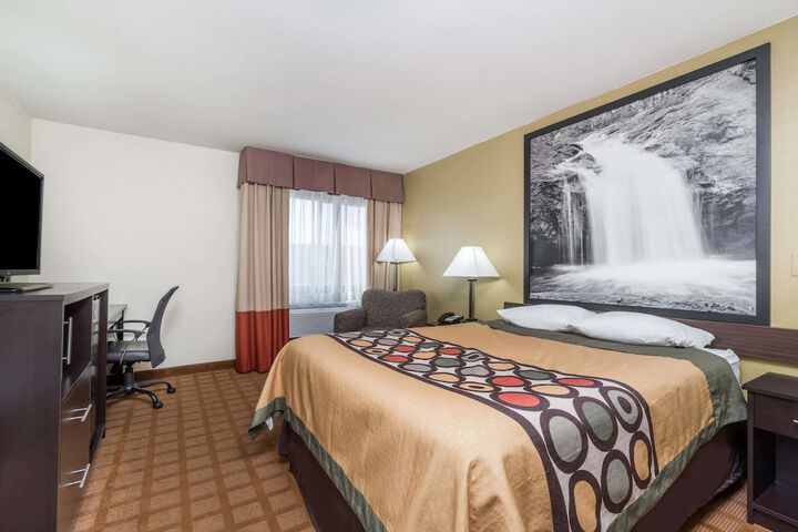 Room 11 of 24
