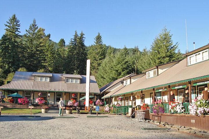 Whittakers Motel & Historic Bunkhouse