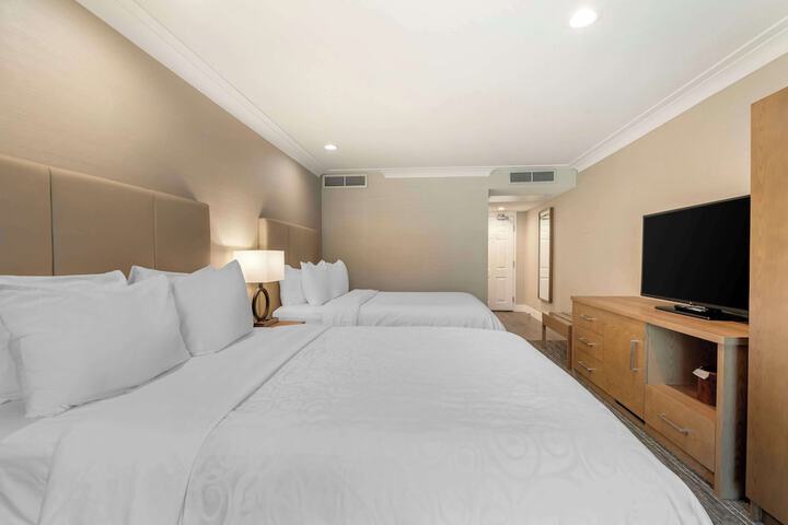 Room 52 of 71