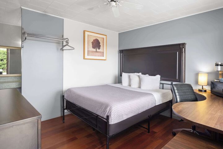 Room 8 of 25