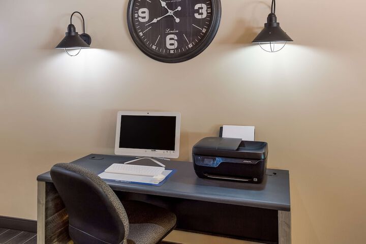 Business Center 28 of 28