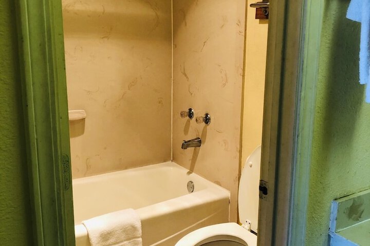 Room 5 of 27