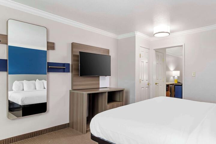 Room 17 of 39