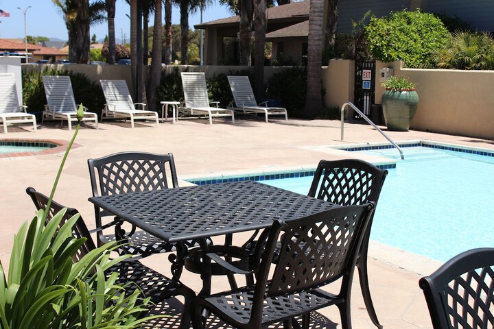 Ocairns Inn & Suites