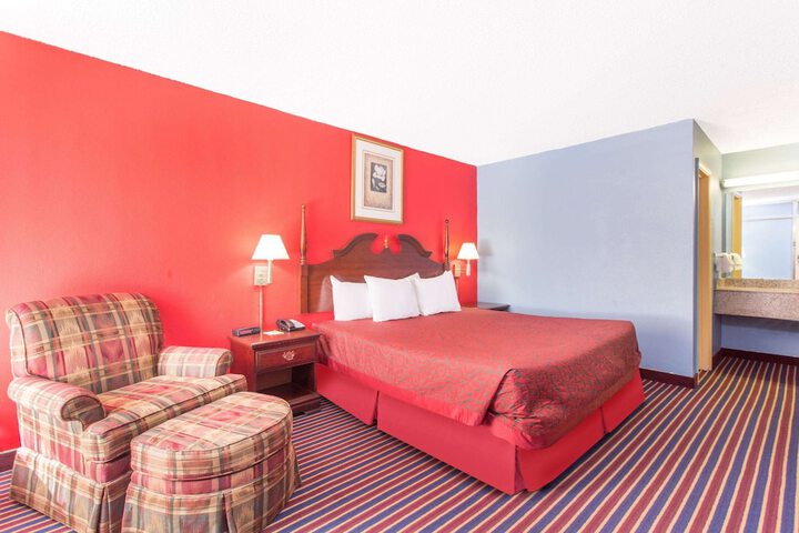 Room 6 of 13