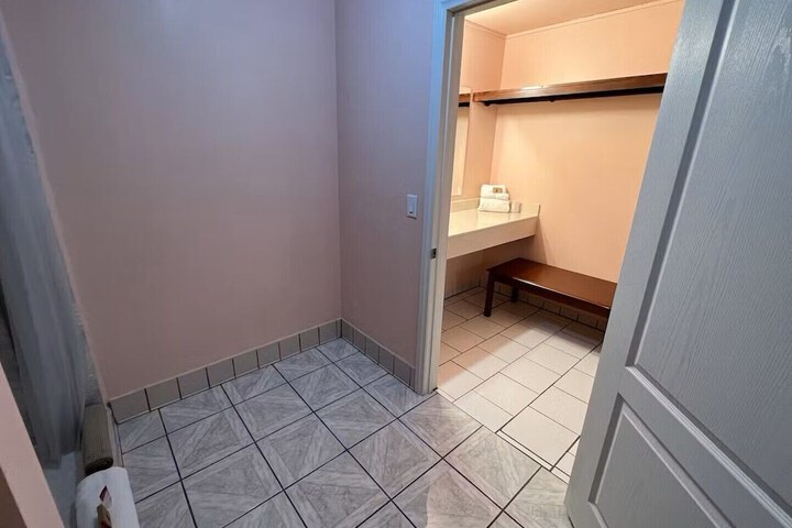 Room 53 of 61