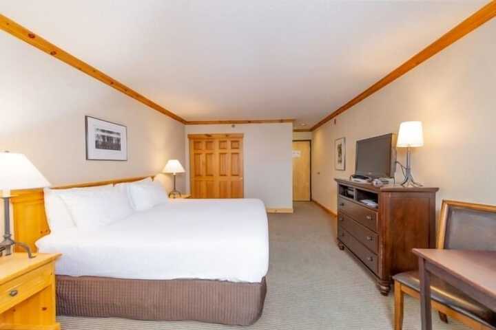 Selkirk Lodge