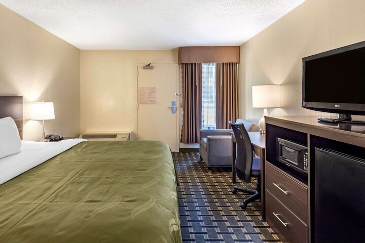 Room 13 of 32