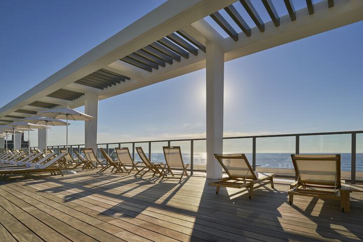 Sundeck 60 of 64