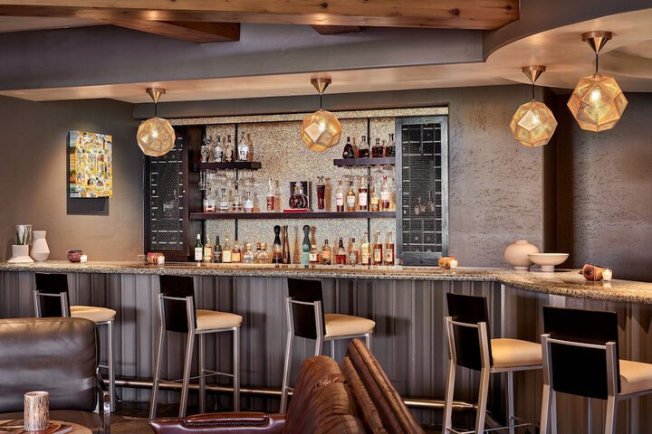 Lounge 116 of 145